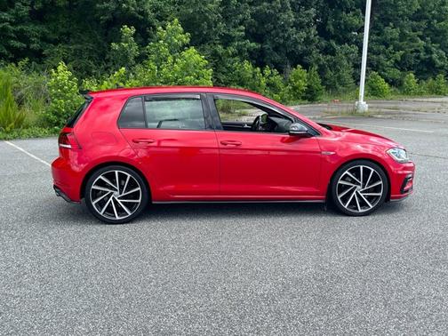 2018 Volkswagen Golf R 4-Door w/DCC & Navigation