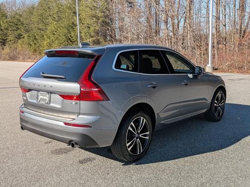 2020 Volvo XC60 T5 Momentum