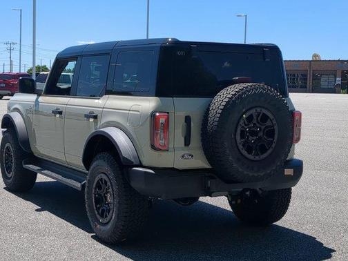 Desert Sand 2026 Ford Bronco Outer Banks