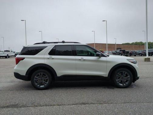 Star White 2026 Ford Explorer Active