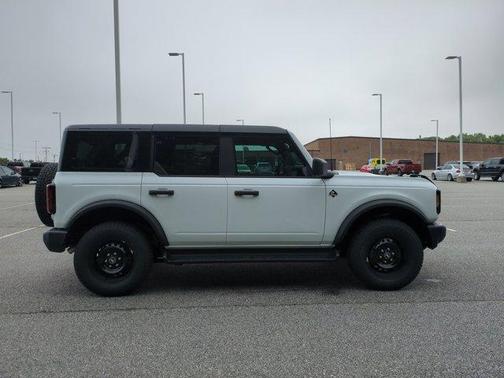 Oxford White 2026 Ford Bronco Outer Banks
