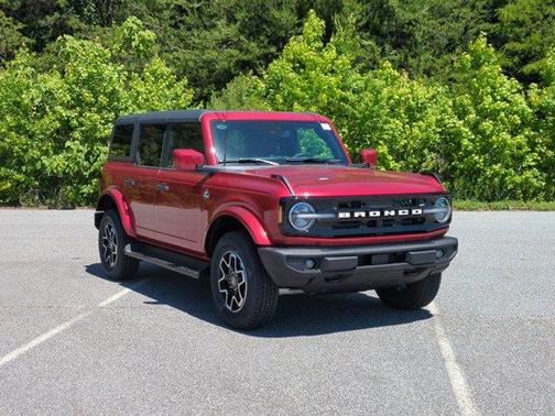 Ruby Red Metallic Tinted Clearcoat 2026 Ford Bronco Outer Banks
