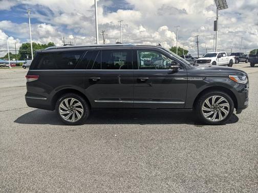 2023 Lincoln Navigator L Reserve