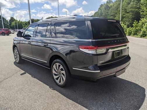 2023 Lincoln Navigator L Reserve