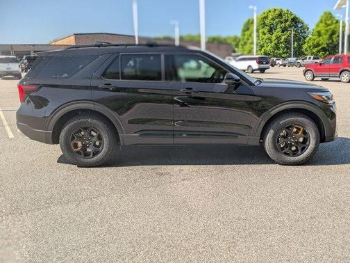 Agate Black Metallic 2026 Ford Explorer Tremor