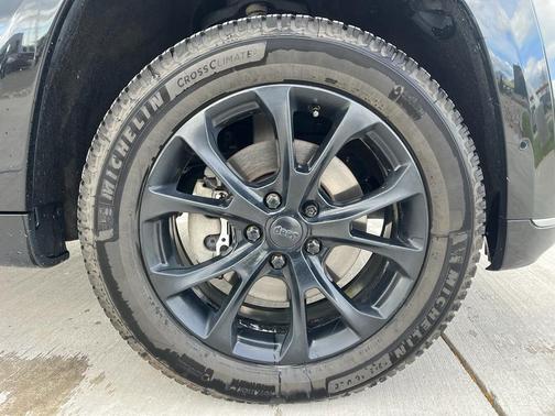 Diamond Black Crystal Pearlcoat 2019 Jeep Grand Cherokee Summit