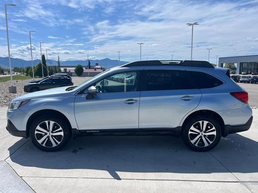 Ice Silver Metallic 2018 Subaru Outback 2.5i Limited