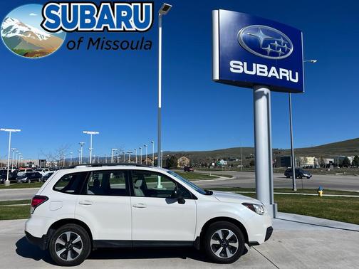 Crystal White Pearl 2018 Subaru Forester 2.5i