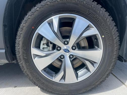 Crystal White Pearl 2022 Subaru Ascent Premium 7-Passenger