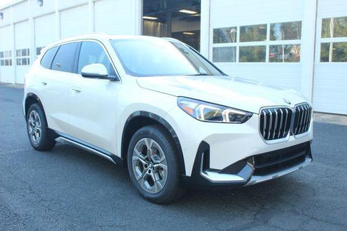 Mineral White Metallic 2026 BMW X1 xDrive28i