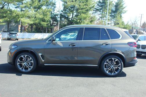Manhattan Green Metallic 2026 BMW X5 xDrive40i