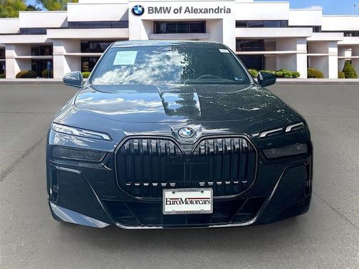 Black Sapphire Metallic 2025 BMW i7 xDrive60