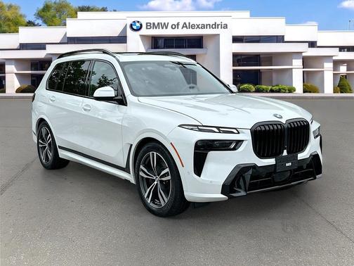 Mineral White Metallic 2026 BMW X7 xDrive40i