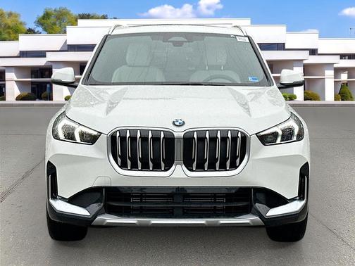 Alpine White 2026 BMW X1 xDrive28i