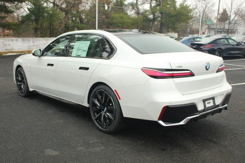 Mineral White Metallic 2026 BMW 740 xDrive