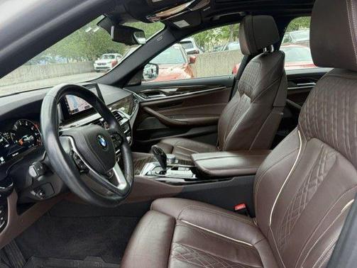 Mineral White Metallic 2019 BMW 530 xDrive