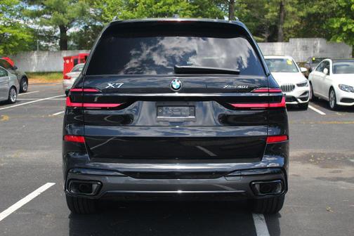 Black Sapphire Metallic 2027 BMW X7 xDrive40i