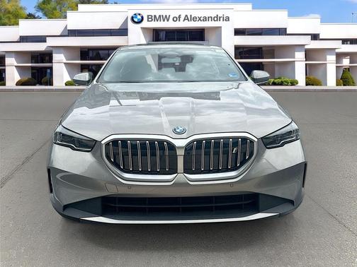 Oxide Grey Metallic 2026 BMW i5 xDrive40