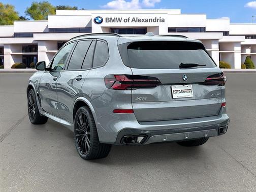 Skyscraper Grey Metallic 2026 BMW X5 xDrive40i