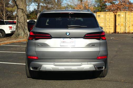 Skyscraper Grey Metallic 2026 BMW X5 xDrive40i