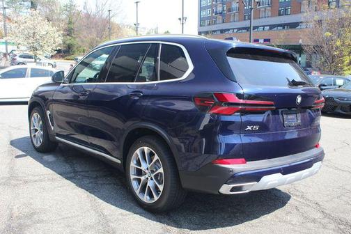 Tanzanite Blue II Metallic 2026 BMW X5 xDrive40i