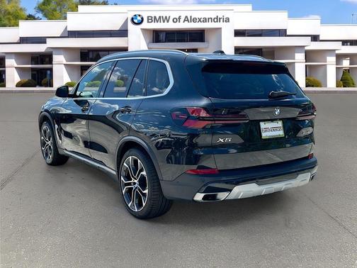 Black Sapphire Metallic 2024 BMW X5 sDrive40i