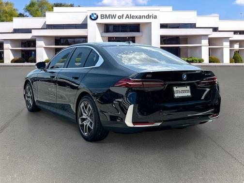 Black Sapphire Metallic 2026 BMW i5 xDrive40