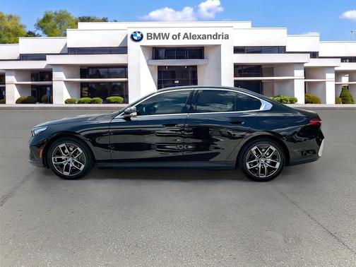 Black Sapphire Metallic 2026 BMW i5 xDrive40