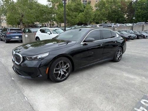 Black Sapphire Metallic 2026 BMW i5 xDrive40
