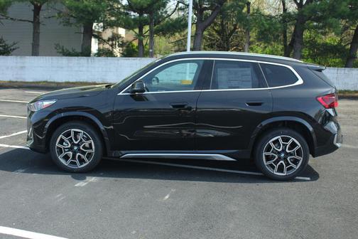 Black Sapphire Metallic 2026 BMW X1 xDrive28i