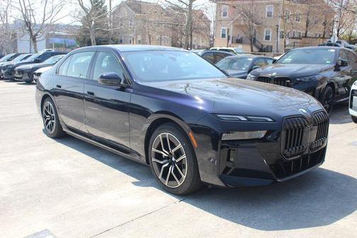 Carbon Black Metallic 2026 BMW i7 xDrive60