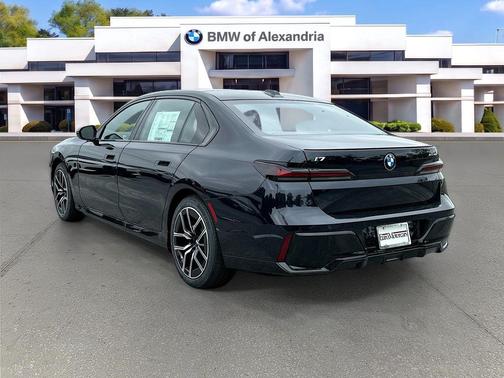Carbon Black Metallic 2026 BMW i7 xDrive60