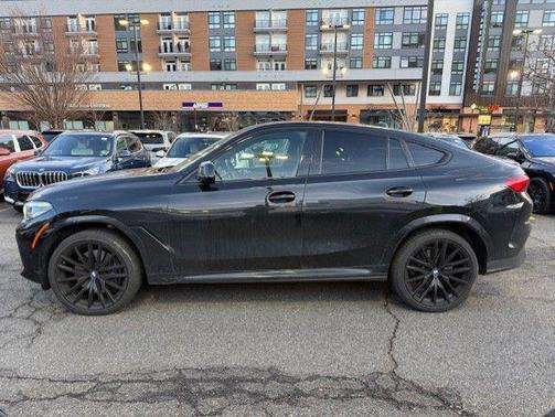 2022 BMW X6 M50i