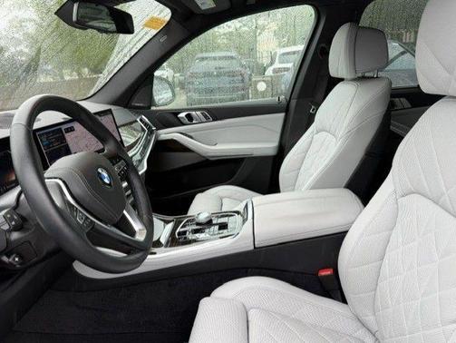 Skyscraper Grey Metallic 2025 BMW X5 xDrive40i