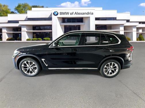 Black Sapphire Metallic 2026 BMW X5 xDrive40i