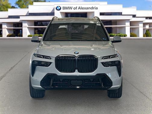 Brooklyn Grey Metallic 2027 BMW X7 xDrive40i