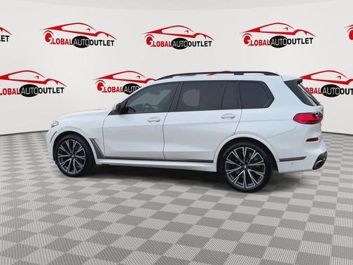 Mineral White Metallic 2021 BMW X7 M50i