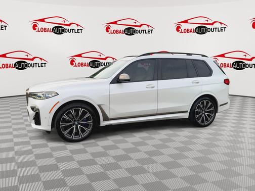 Mineral White Metallic 2021 BMW X7 M50i