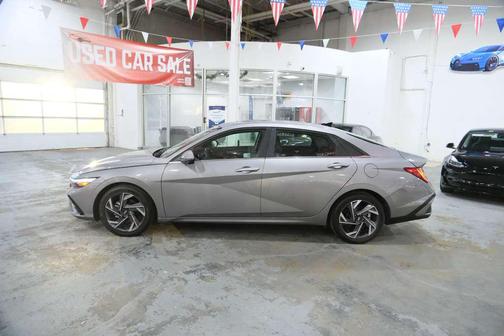 2024 Hyundai ELANTRA Limited