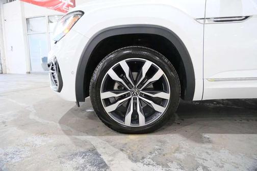 Oryx White Pearl 2022 Volkswagen Atlas Cross Sport 3.6L V6 SEL Premium R-Line