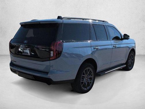 Glacier Gray Metallic Tri-Coat 2026 Ford Expedition Platinum