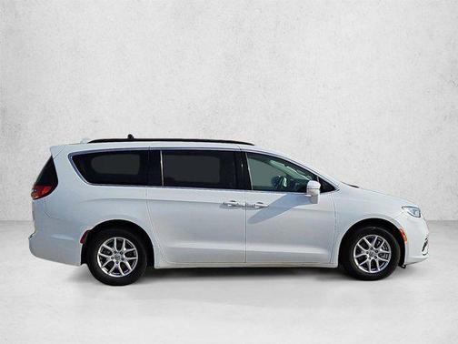 Bright White Clearcoat 2022 Chrysler Pacifica Touring L