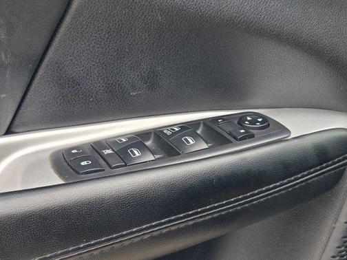 Pitch Black Clearcoat 2018 Dodge Journey SE