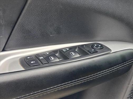 Pitch Black Clearcoat 2018 Dodge Journey SE