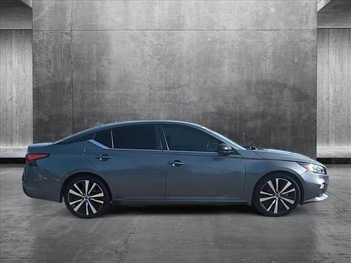 2021 Nissan Altima SR FWD