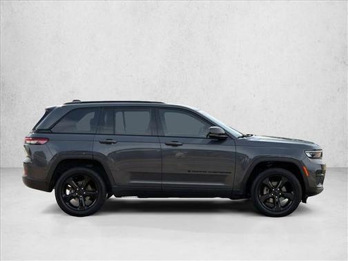 Baltic Gray Metallic Clearcoat 2022 Jeep Grand Cherokee Altitude
