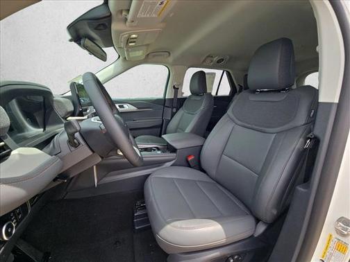 Star White Metallic Tri-Coat 2026 Ford Explorer Active