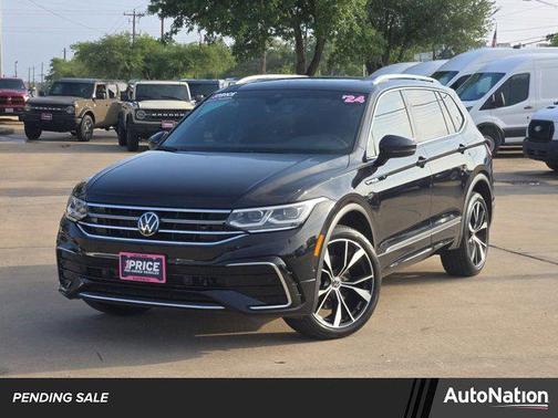 Deep Black Pearl [Bl 2024 Volkswagen Tiguan 2.0T SEL R-Line 4MOTION