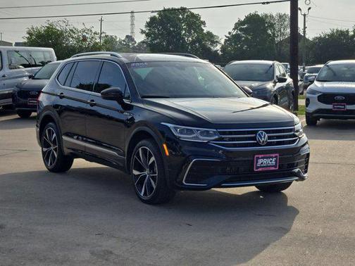 Deep Black Pearl [Bl 2024 Volkswagen Tiguan 2.0T SEL R-Line 4MOTION