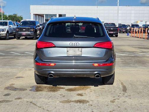 Lava Gray Pearl Effect 2017 Audi Q5 2.0T Premium